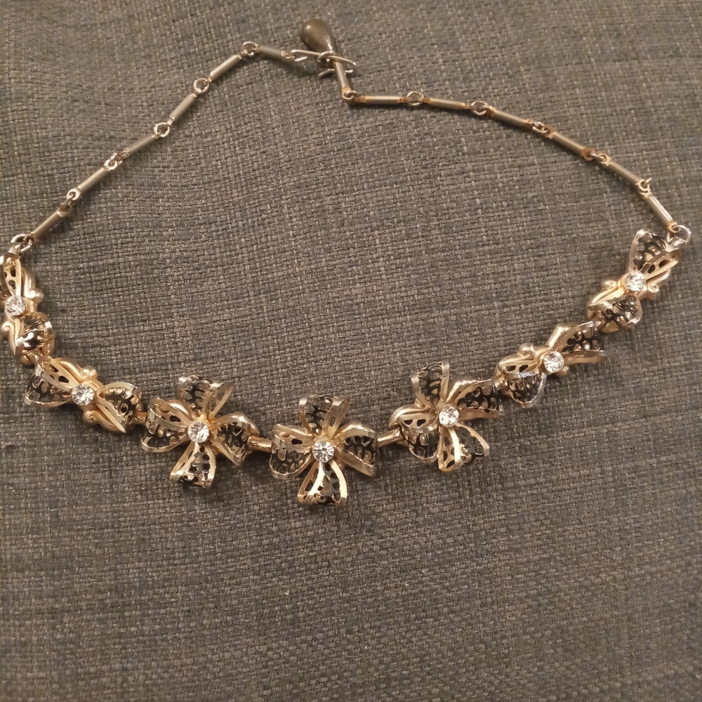 VTG Gold Bow Necklace